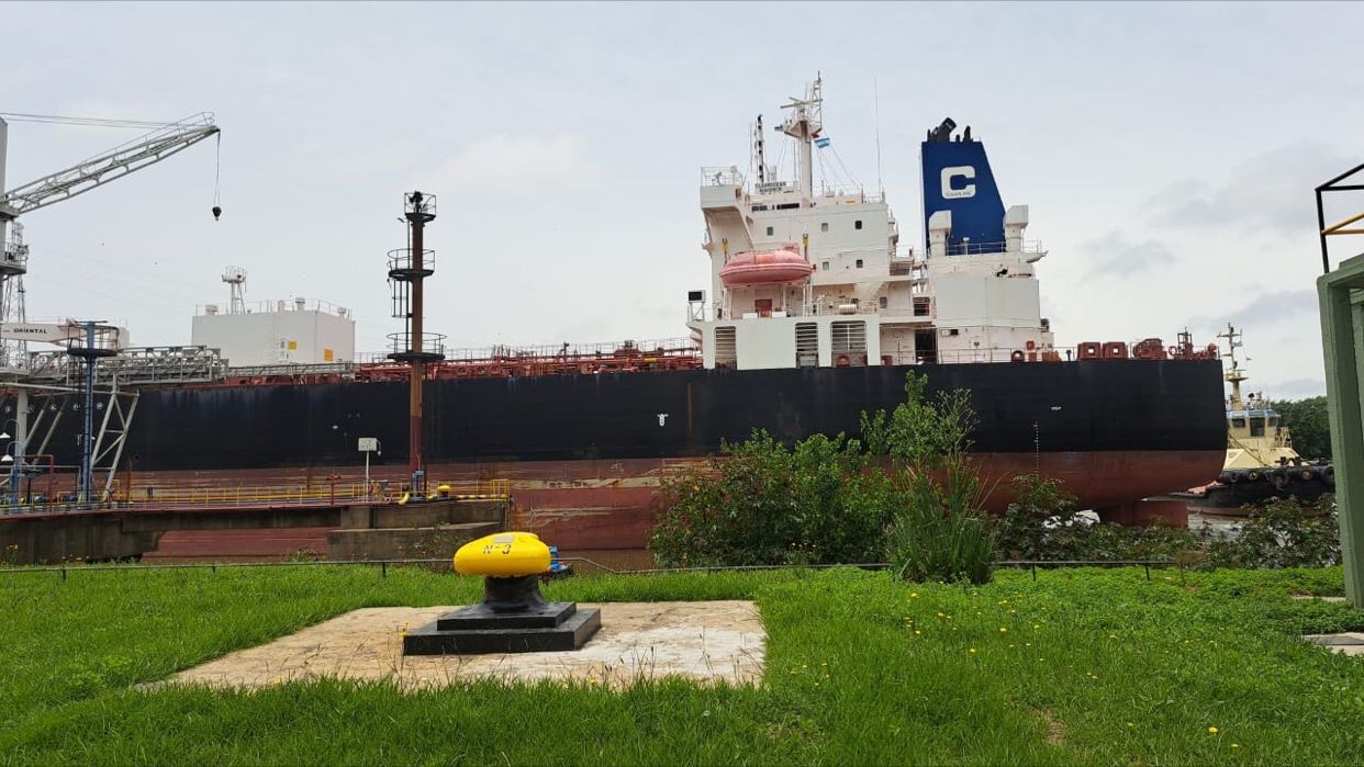 AGUNSA en Argentina atiende a buque petrolero Clearocean Maverick