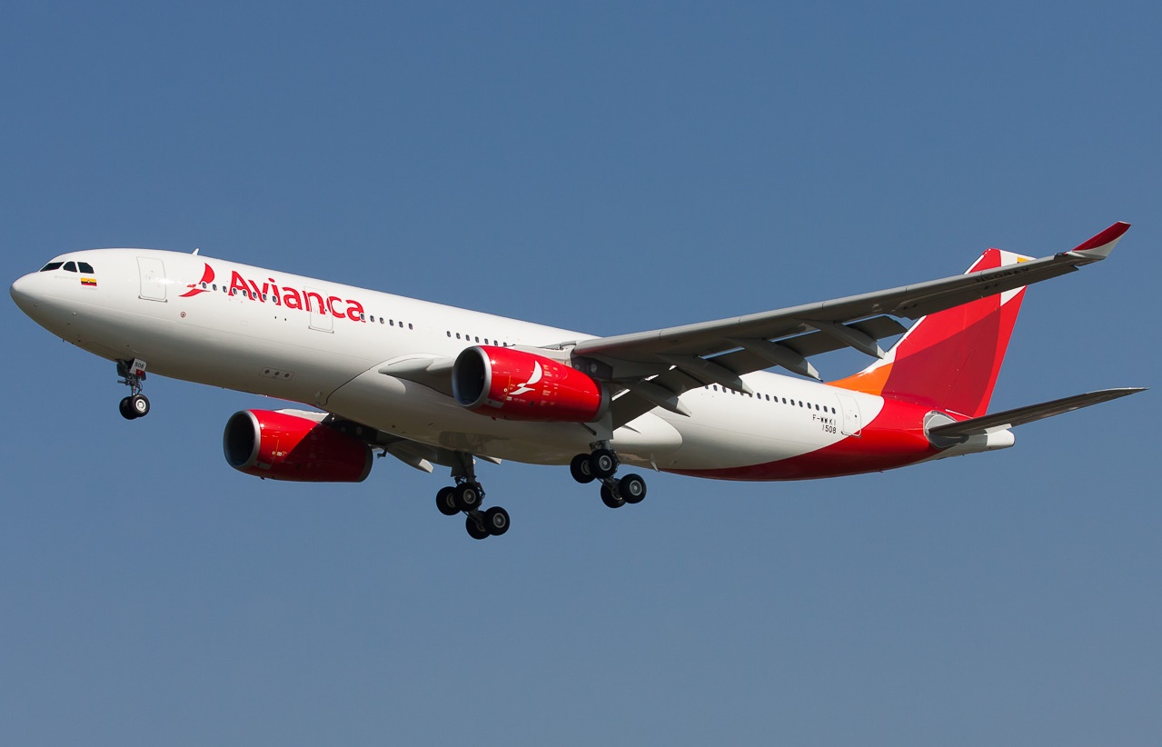 Avianca Brazil attended by AGUNSA at Santiago airport.