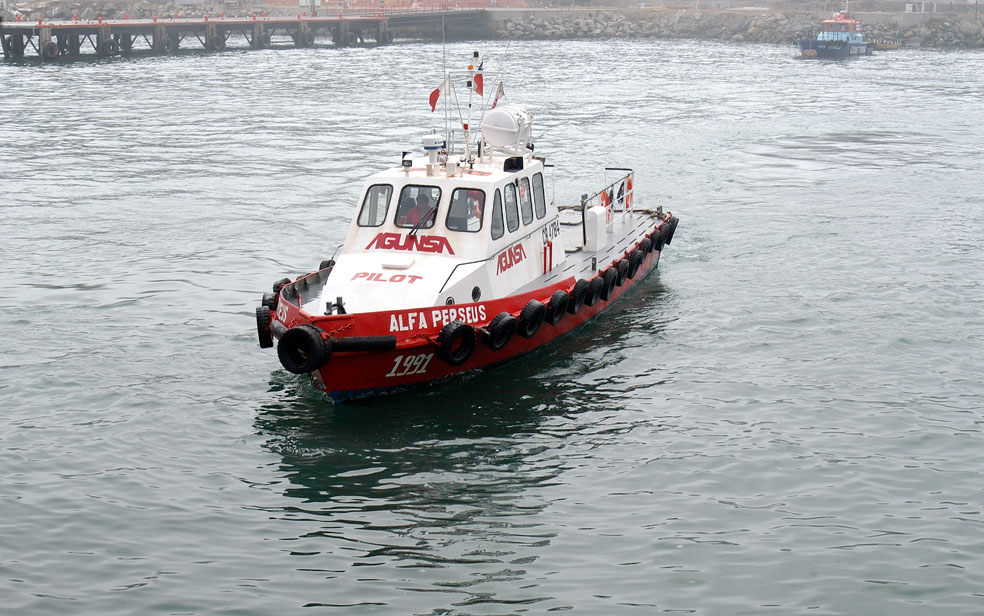 Lancha Alfa Perseus se posiciona en Quintero