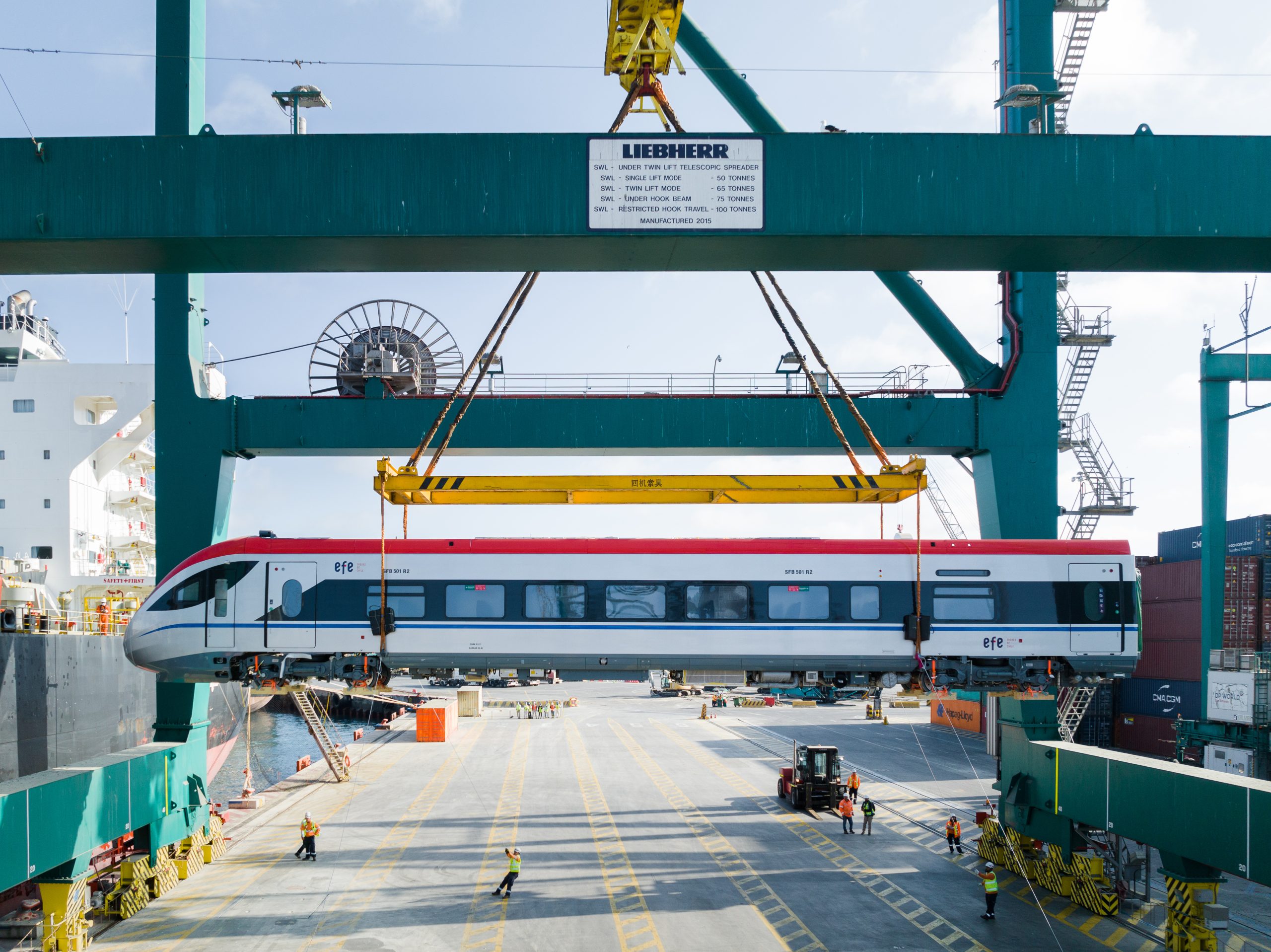 AGUNSA apoya descarga y transporte de nuevos vagones EFE