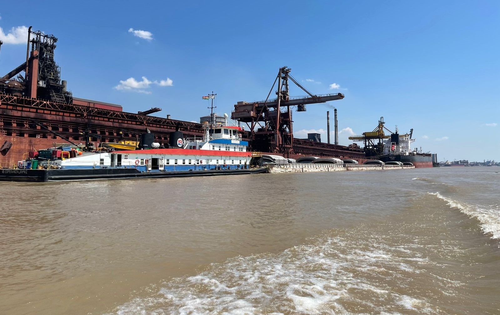AGUNSA Argentina cierra importante contrato con Transbarge Navegación.