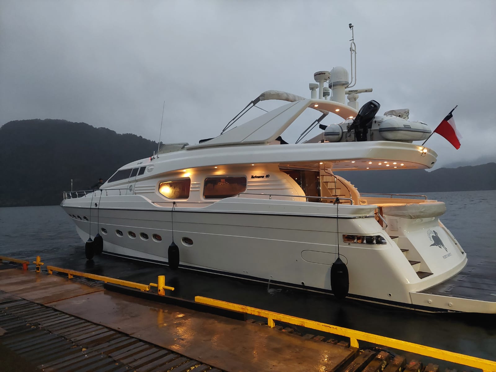 Equipos a flote de AGUNSA realizan exclusivo servicio en Puerto Chacabuco