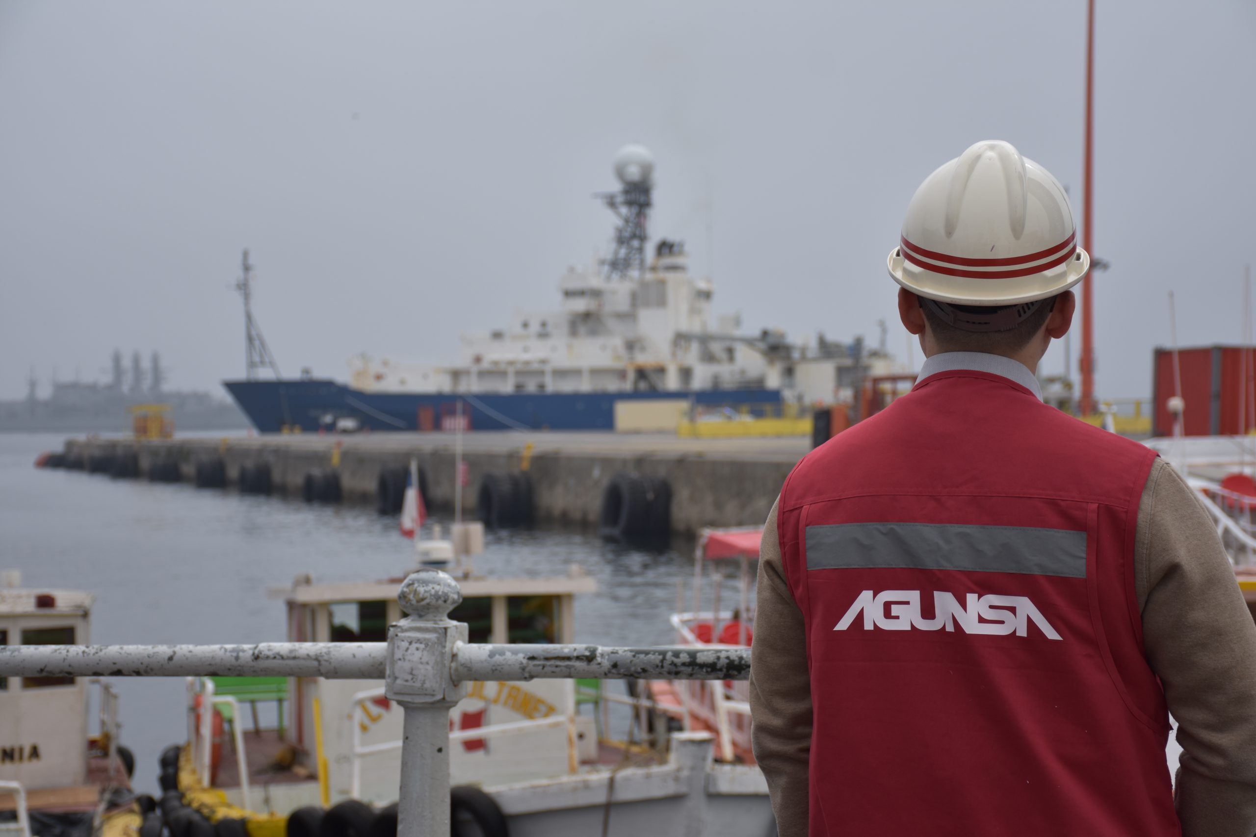 AGUNSA atiende nave de investigación científica Roger Revelle